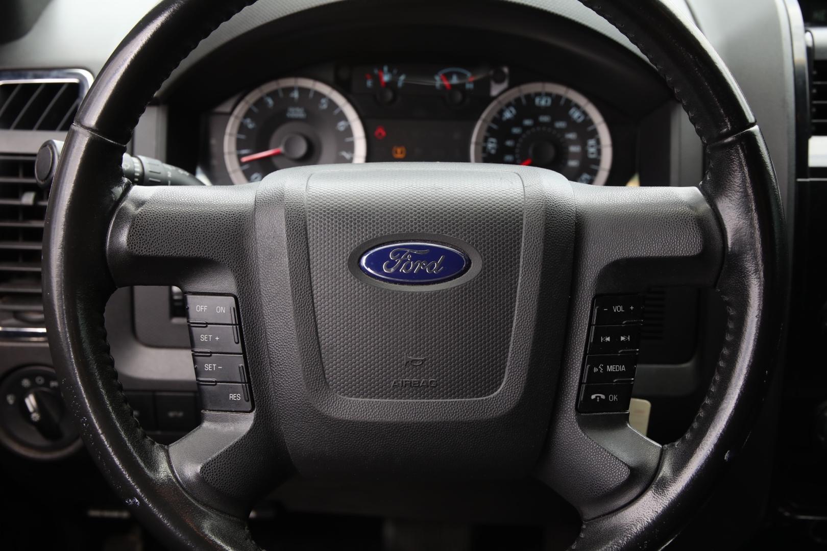 2012 SILVER FORD ESCAPE Limited FWD (1FMCU0EG2CK) with an 3.0L V6 DOHC 24V engine, 6-SPEED AUTOMATIC transmission, located at 420 E. Kingsbury St., Seguin, TX, 78155, (830) 401-0495, 29.581060, -97.961647 - Photo#13